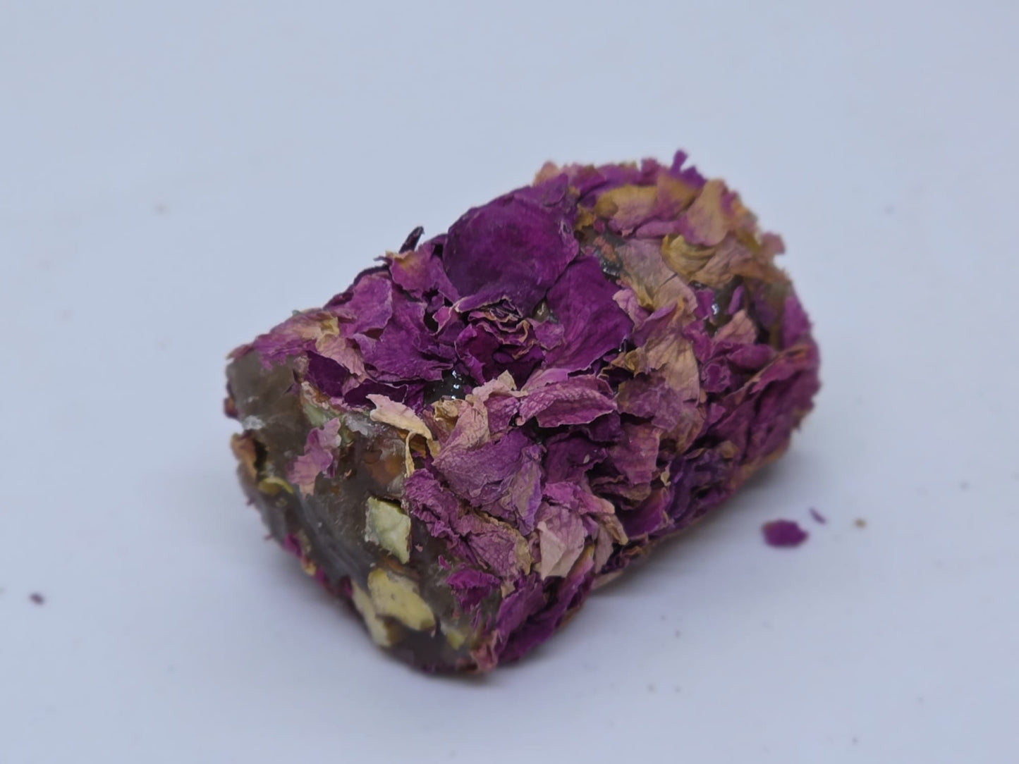 1040413-Pure Bhar 26-103 Delight Rose and Pistachio Cylinder 11LB
